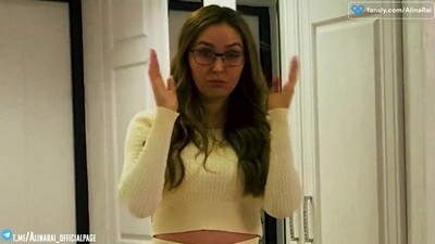 Мачеха обеспокоилась о самочувствии своего пасынка, когда увидела, что он выглядит странно.